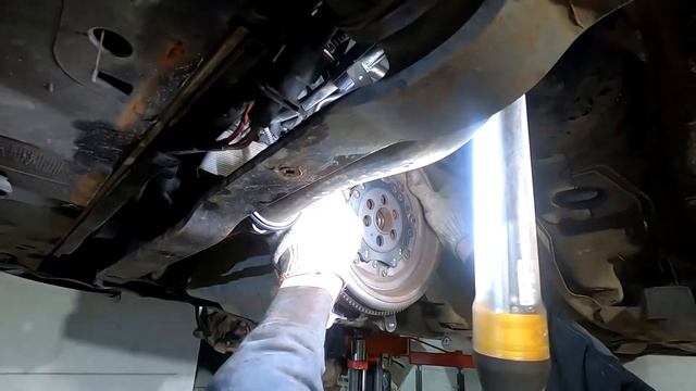 Фольксваген Туран Volkswagen Touran замена маховика и подшипника