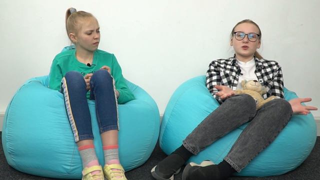 С 8 Марта // Мнения девочек и мальчиков о празднике смотреть онлайн