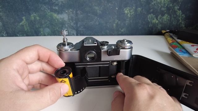 Как вставить пленку в фотоаппарат Зенит. смотреть онлайн