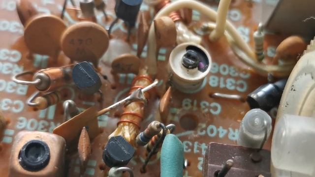 Интересный польский радио магнитофон 1986г. Разбор, есть драгметаллы! Болгарские КМ ? +БОНУС. смотреть онлайн