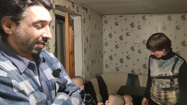 БЕЗ ПОСОБИЙ В ДОЛГАХ. Многодетная семья в глубинке Крыма. смотреть онлайн