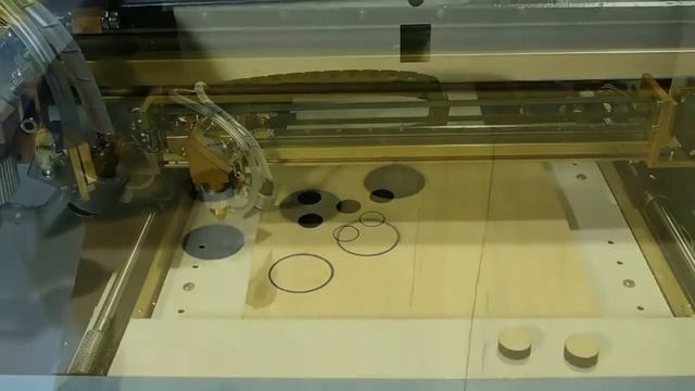 Раскрой фанеры (9 мм) в один проход на 203 mini смотреть онлайн