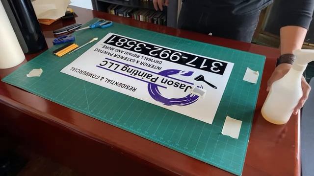 Instalación práctica y fácil en letrero de vinilo смотреть онлайн