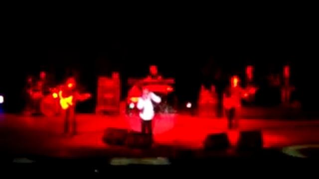 У Григория Лепса упал микрофон смотреть онлайн