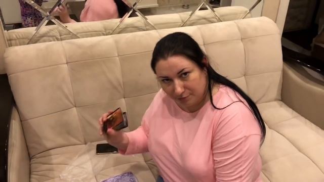 ЧУТЬ НОГИ НЕ ПЕРЕЛОМАЛА смотреть онлайн