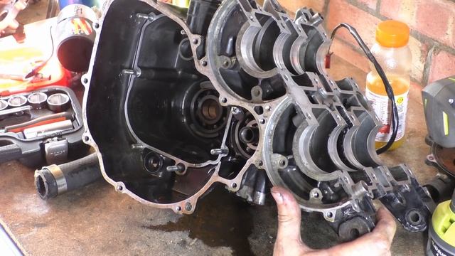 Suzuki RG500 Teardown - Part 10 - SURPRISE! смотреть онлайн
