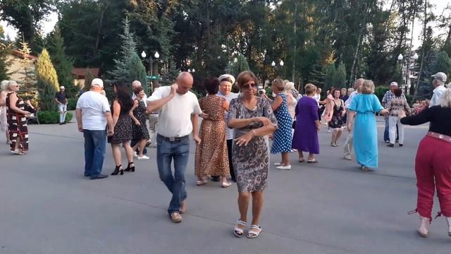 АЙ ЛАВ Ю!???/СУПЕР ТАНЦЫ В ПАРКЕ ГОРЬКОГО ХАРЬКОВ ИЮЛЬ 2021 смотреть онлайн