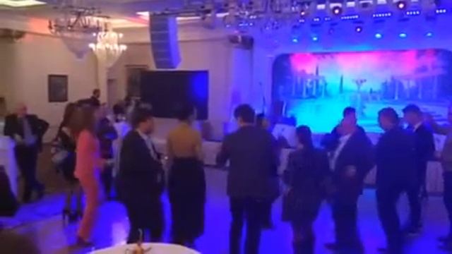 Роман Емельянов танцует с Екатериной Тихомировой смотреть онлайн