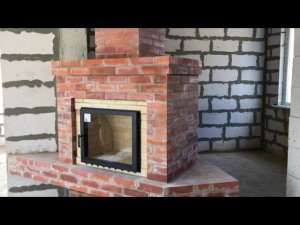 Камин из кирпича под отделку, камин с дверцей