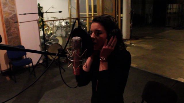 Kristína Sabo & Leisure - Život bez záruky (Official Music Video) смотреть онлайн