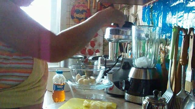Рецепт. Приготовление бананового смузи на основе зелёного чая в стационарном блендере смотреть онлайн
