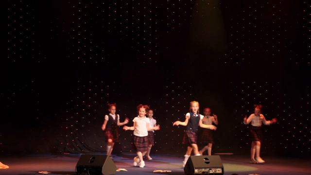 Fergie — «A Little Party Never Killed Nobody» (Katapulta Art Music School) смотреть онлайн