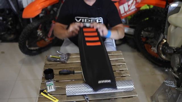 Как заменить чехол сиденья на кроссовом мотоцикле? Viper antiskid pro смотреть онлайн