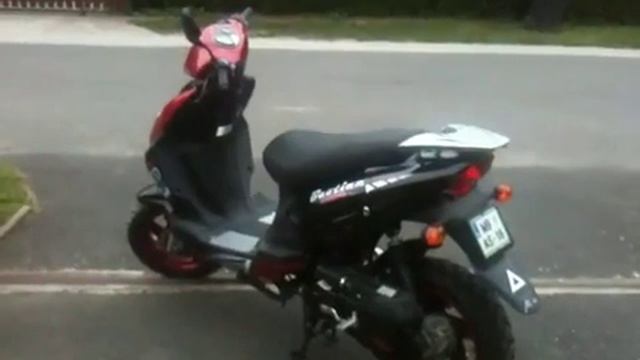 Skuter ima več tehnike kot moj avto смотреть онлайн