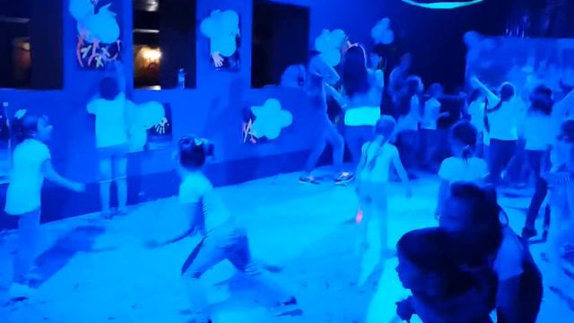 Bananas.Bahmut.Neposedy смотреть онлайн