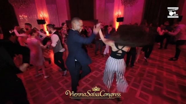 Guilherme Coulibaly & Nissam Fassi Fihri - social dancing @ Vienna Salsa Congress 2019 смотреть онлайн