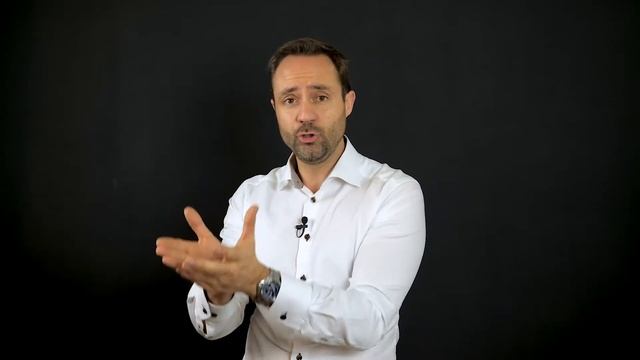 What is the difference between B2C and B2B sales? - The Sales Wiki | Michael Humblet смотреть онлайн