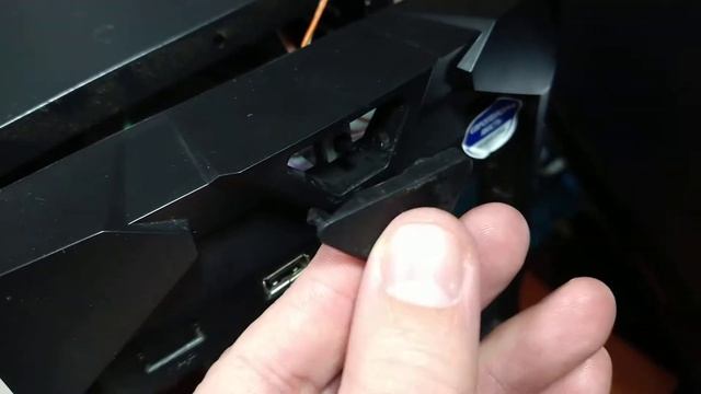 Если залипает кнопка включения компьютера - то ее можно просто почистить :) смотреть онлайн