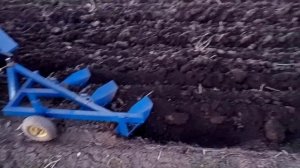 Открытие сезона пашем огороды мотоблок и испытание самодельного плуга на мини тракторе