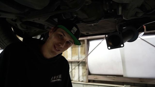 Installing a 30 YEAR OLD EXHAUST on my Nissan Skyline! смотреть онлайн
