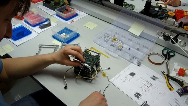 СПУТНИКС - Сборка спутника формата Cubesat