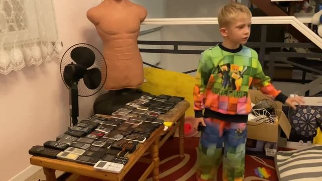 Коллекция легендарных кнопочных телефонов