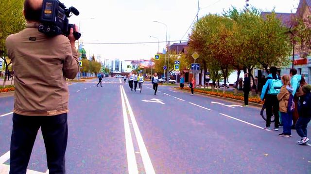 Ялуторовск отправился в бега - те кто здоров (обе части) смотреть онлайн
