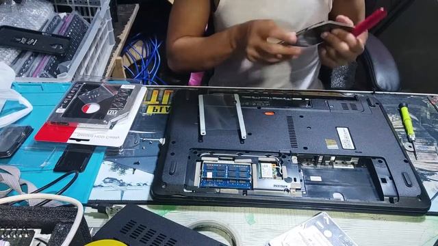 Acer Travelmate P253 SSD and RAM Upgrade смотреть онлайн