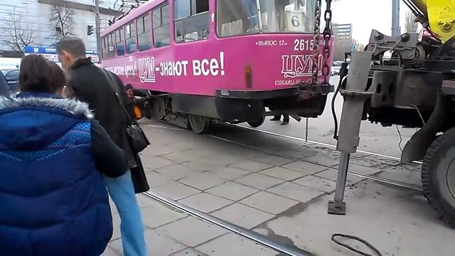 Трамвай сошел с рельс в Нижнем Новгороде смотреть онлайн