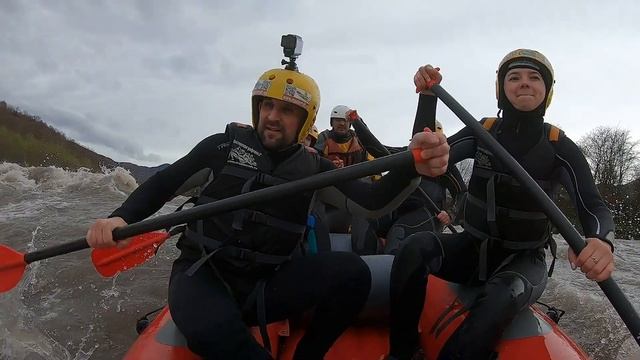 Экстремальный рафтинг в Адыгее. Человека на пороге выбило с рафта. смотреть онлайн