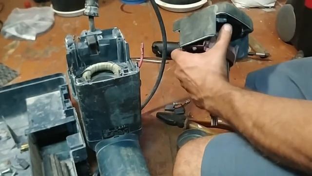 Ремонт бочкового отбойного молотка BOSCH HAMMER GSH 11E Не включается смотреть онлайн
