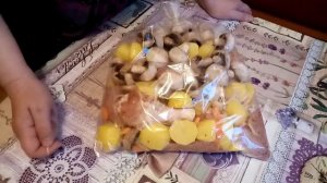 ЗАПЕЧЁНАЯ КУРИЦА С КАРТОФЕЛЕМ И ГРИБАМИ В РУКАВЕ!!!