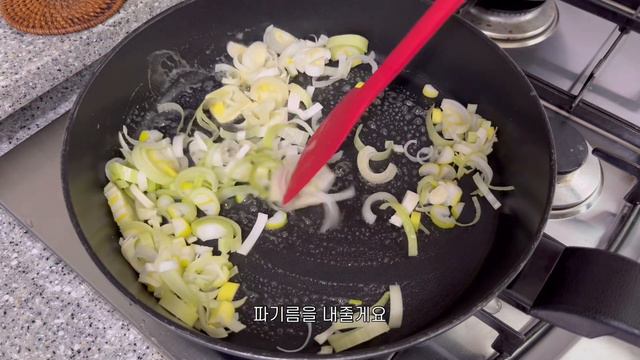 SUB)계속되는 매일 아침 언니 점심도시락 만들기💪🏻우삼겹김밥, 새우계란볶음밥, 두부면김말이, 매콤어묵탕 смотреть онлайн