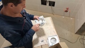 Вентилятор в ванной комнате с датчиком влажности.