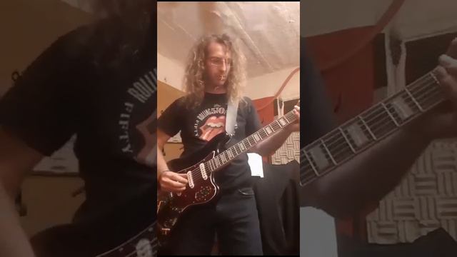 First contact with my Squier Classic Vibe Bass VI. смотреть онлайн