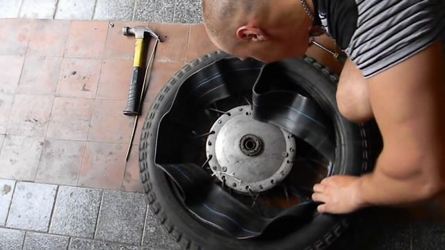 Замена камеры колеса, мотоцикла ДНЕПР ! смотреть онлайн