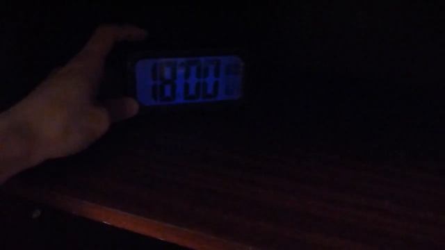 Часы с подсветкой и датчиком освещения смотреть онлайн