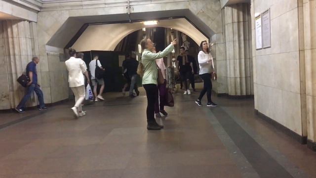 Станция метро Арсенальная / Киевское метро смотреть онлайн