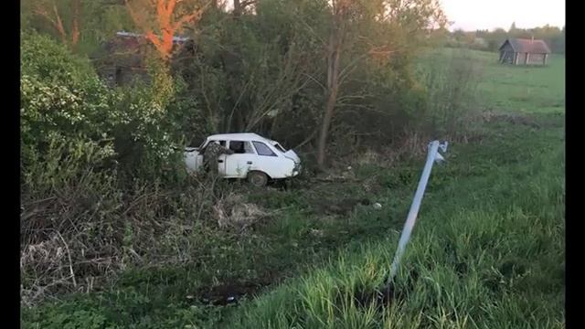 В Некрасовском районе автомобиль вылетел в кювет: есть пострадавшие смотреть онлайн