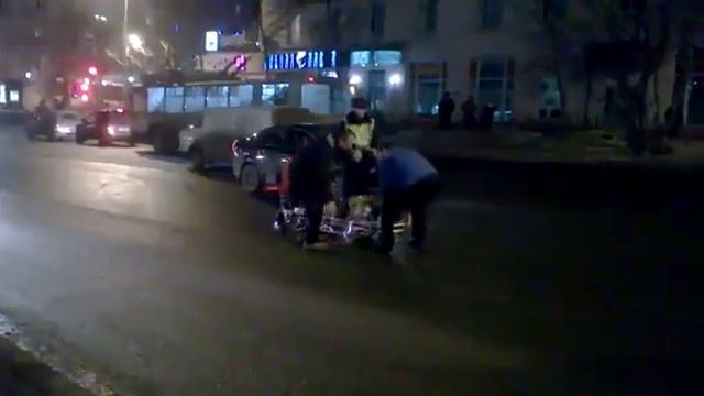 13.03.16 Мурманск. Возле ж/д вокзала машина сбила человека смотреть онлайн