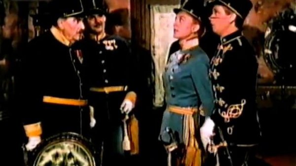 Zauber der Montur (Wenn Mädchen ins Manöver Ziehen)