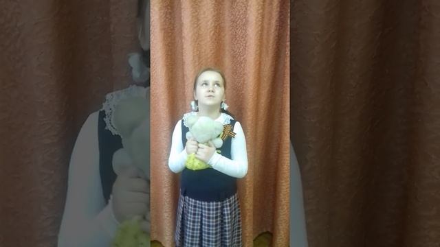 Кузнецова Арина — Л. Тасси "Оборванного мишку утешала" смотреть онлайн