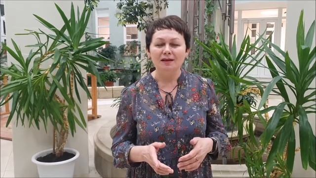 Женщина с накрашенными ресницами смотреть онлайн