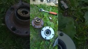 На перед ставим ступицы от ваз 2108 задние