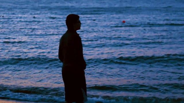Royalty Free Stock Footage - Guy Utilizing Ocean смотреть онлайн