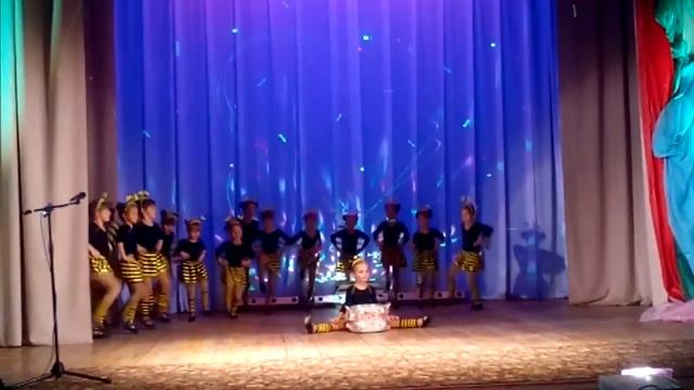 Танец пчелок день матери смотреть онлайн