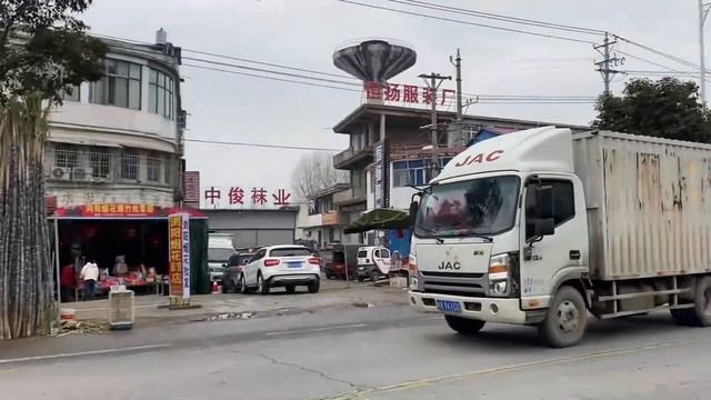 小勇在新蔡买粮食酒，到周口项城等黑蛋，入住高端酒店晚上见 смотреть онлайн