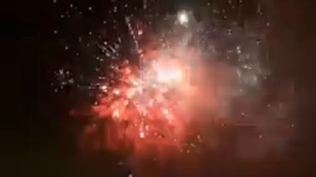 12 Апреля - День космонавтики. В честь этого дня - салют! смотреть онлайн