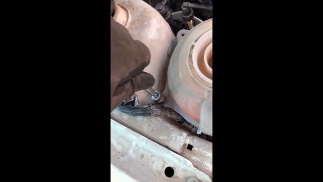 COMO CAMBIAR BOTELLA DE EXPANSION REFRIGERANTE VOLKSWAGEN GOL - GOL TREND - SURAN - SAVEIRO смотреть онлайн