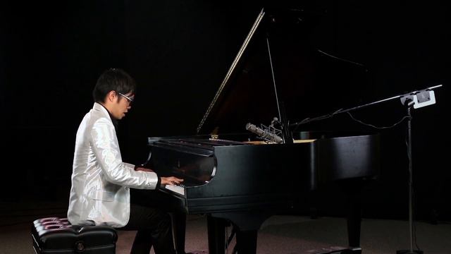 Ludovico Einaudi- Divenire on Piano смотреть онлайн